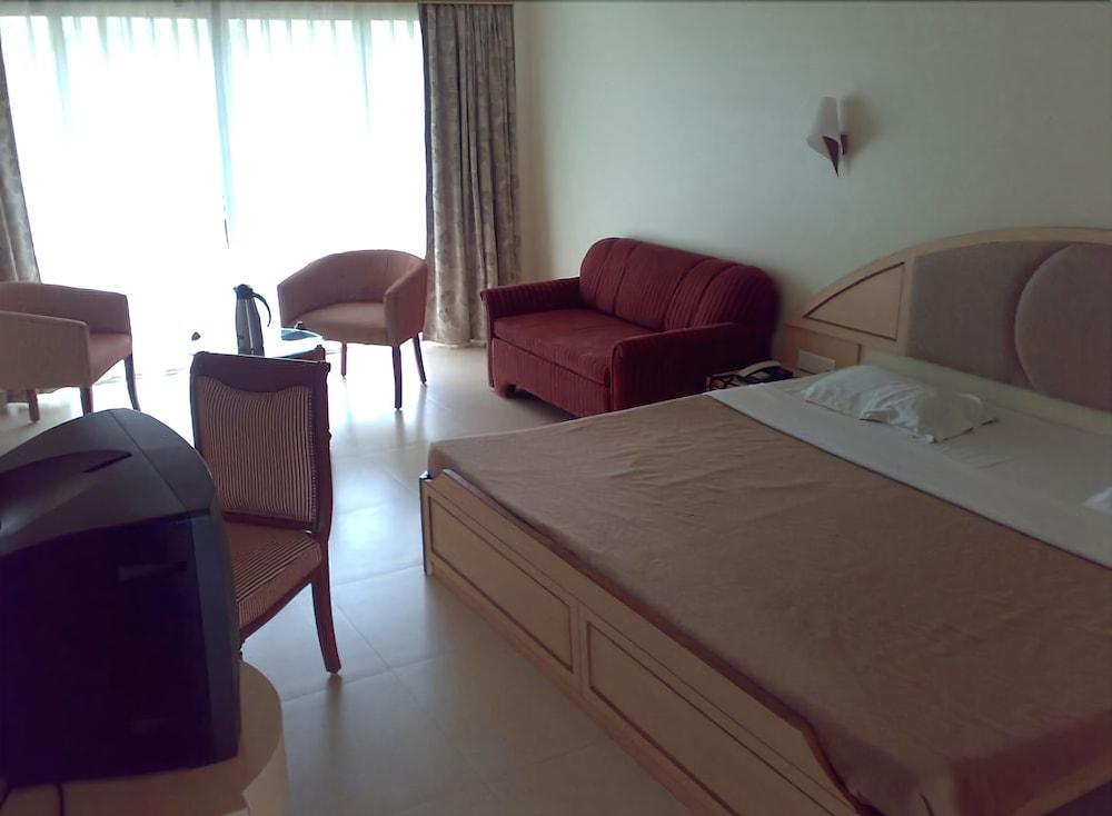 Aveda Blue Country Resort Panchgani Exterior foto