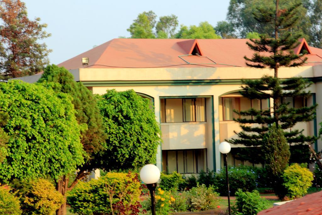 Aveda Blue Country Resort Panchgani Exterior foto