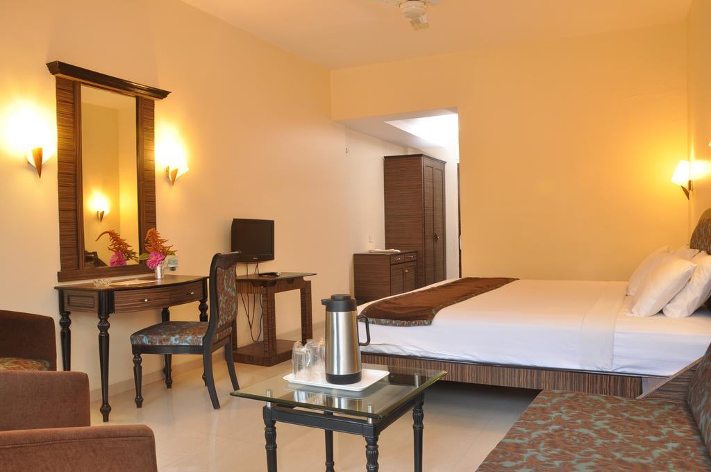 Aveda Blue Country Resort Panchgani Exterior foto